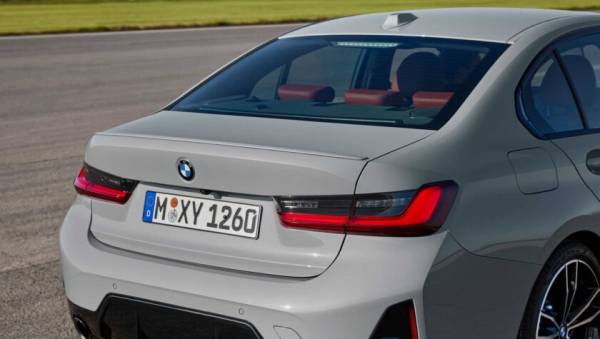 Рестайлинг BMW 3-серии G20: новый салон и фейслифтинг 106 bc7420c5f19b8eabf8701e19ad4f62bd