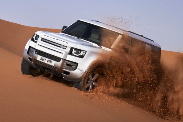 Удлиненный Land Rover Defender 130 покажут через две недели Удлиненный Land Rover Defender 130 покажут через две недели