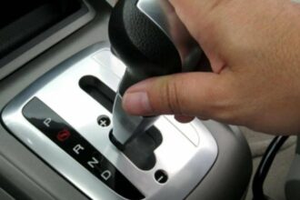 управлять автоматической коробкой передач