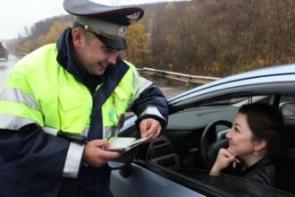 Гражданские лица в гражданском автомобиле представились сотрудниками ГАИ